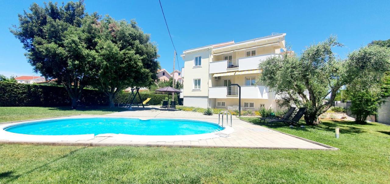Apartments Sunny Estate Затон Екстер'єр фото