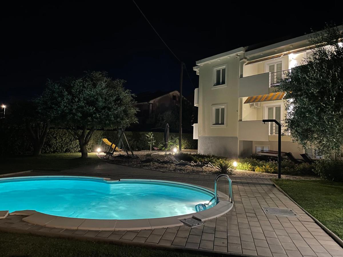 Apartments Sunny Estate Затон Екстер'єр фото
