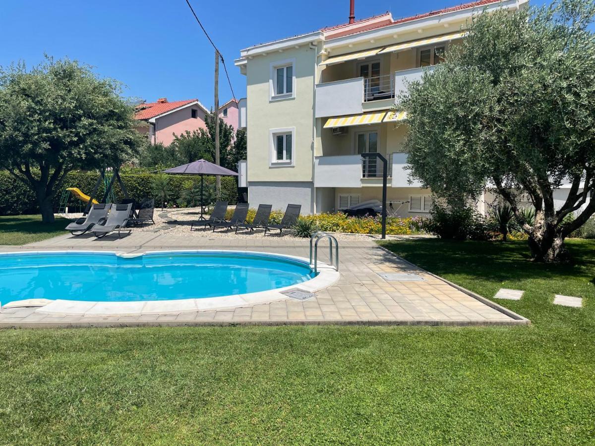 Apartments Sunny Estate Затон Екстер'єр фото