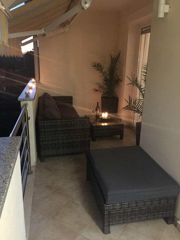 Apartments Sunny Estate Затон Екстер'єр фото