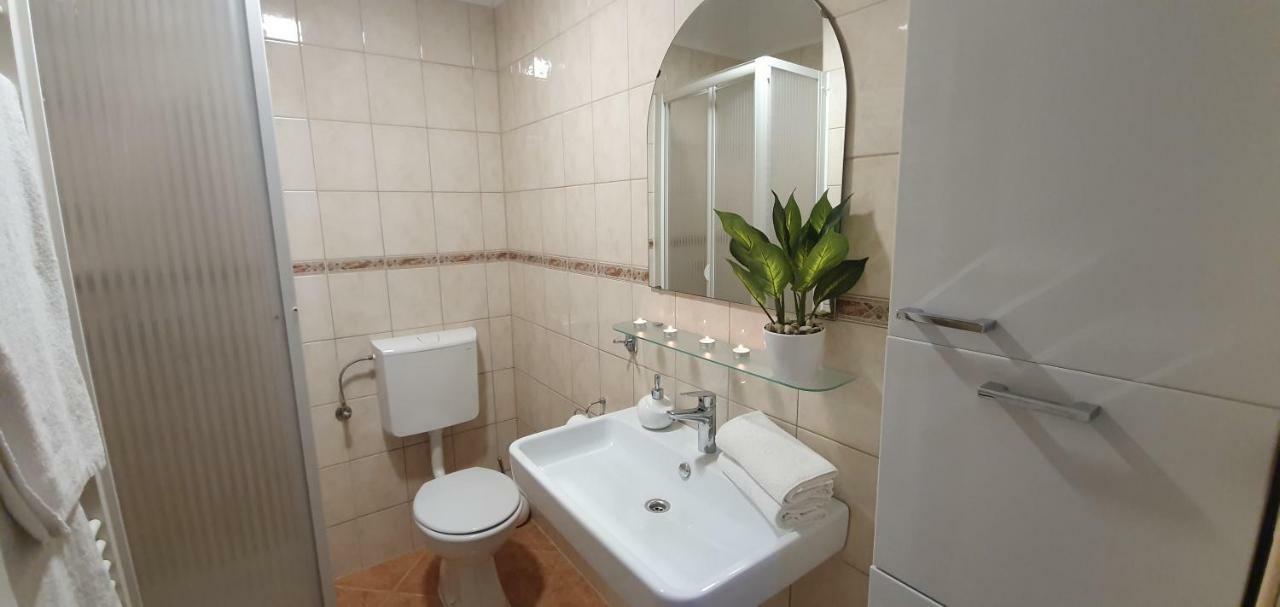 Apartments Sunny Estate Затон Екстер'єр фото