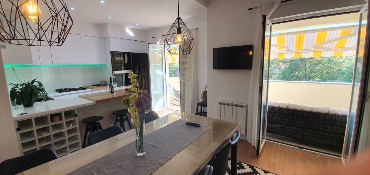 Apartments Sunny Estate Затон Екстер'єр фото