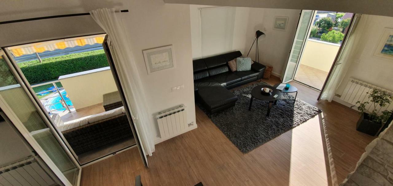 Apartments Sunny Estate Затон Екстер'єр фото