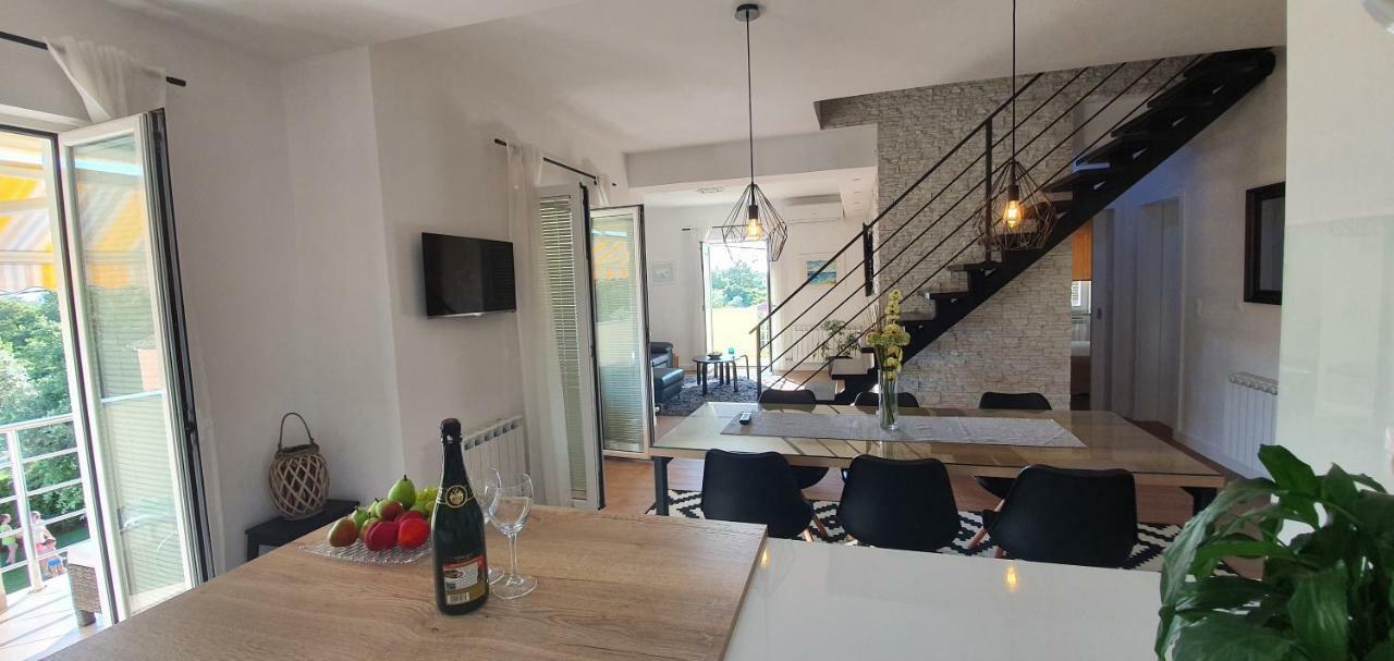 Apartments Sunny Estate Затон Екстер'єр фото