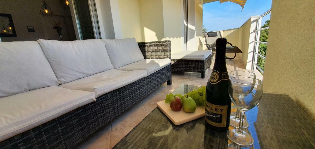 Apartments Sunny Estate Затон Екстер'єр фото