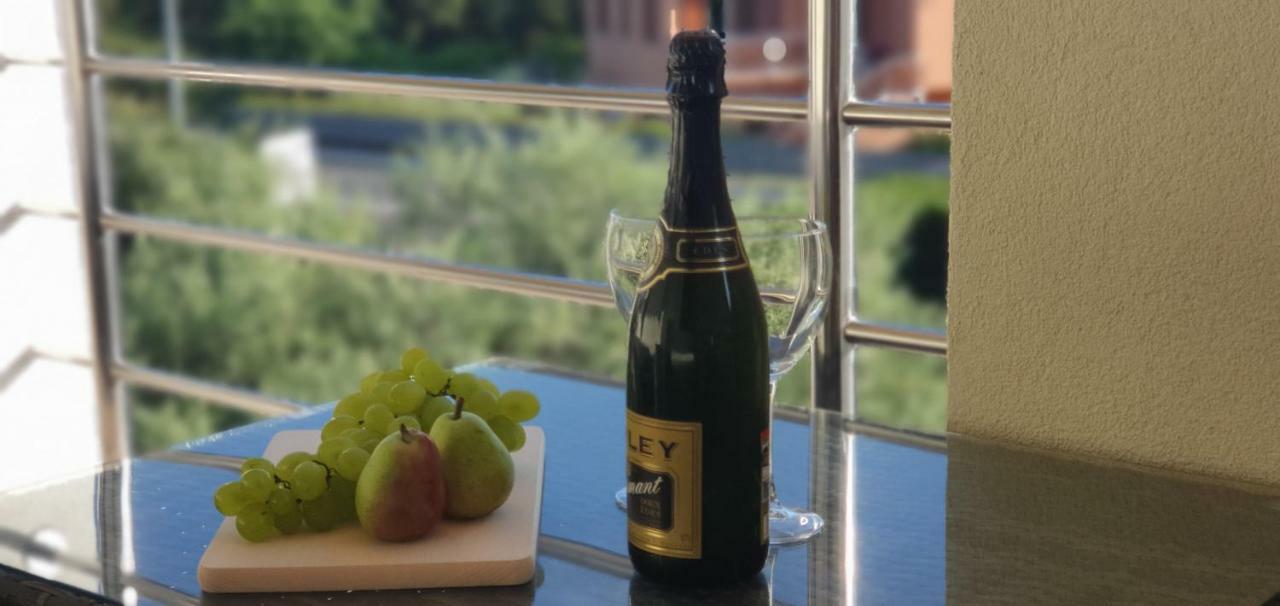 Apartments Sunny Estate Затон Екстер'єр фото